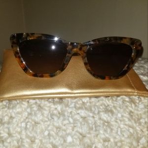 Women's tortoiseshell sunglasses with case